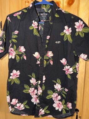 Hollister Men's Black Floral Short-Sleeve Button-Up Shirt-Size XS